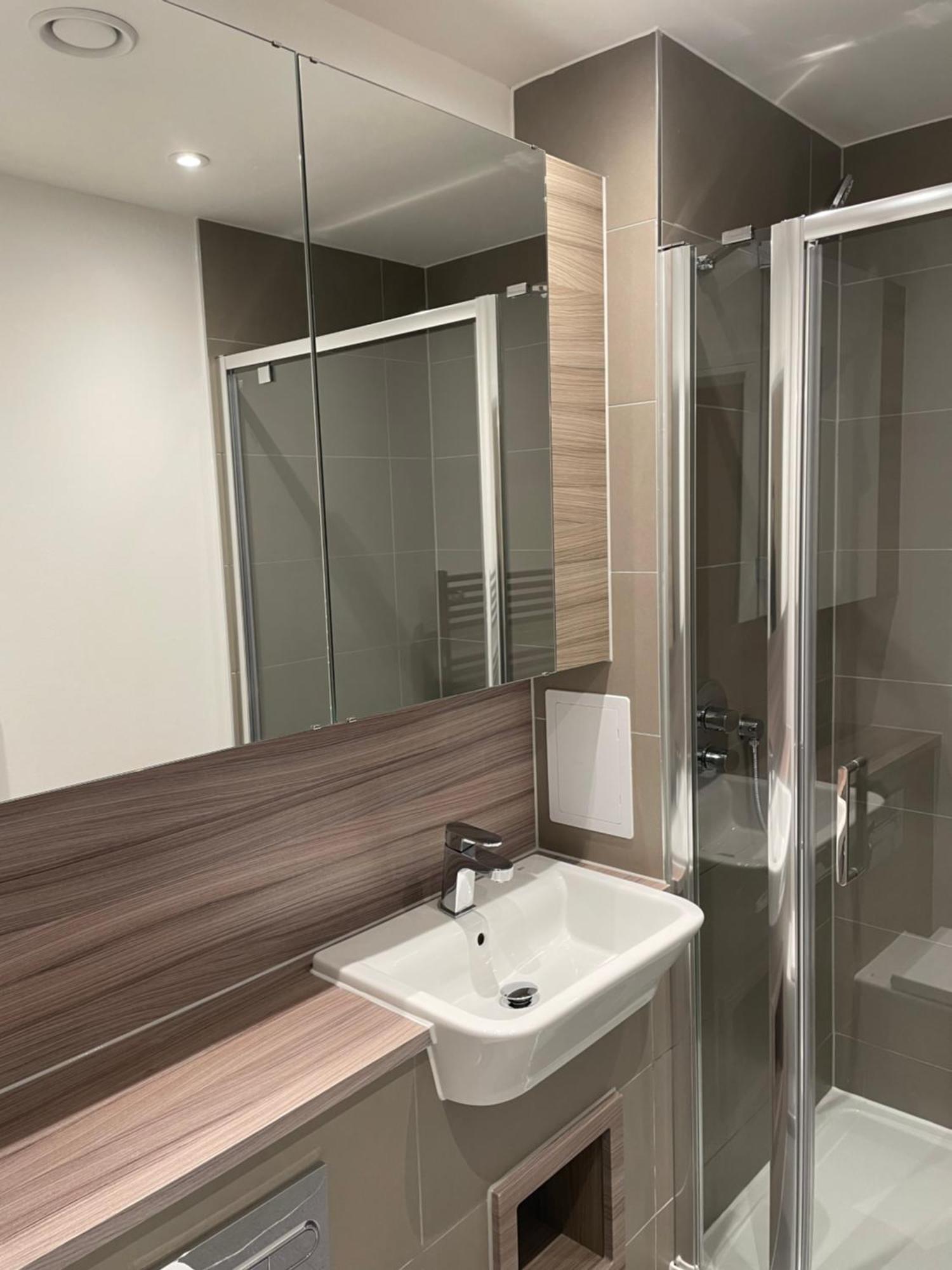 Apartment Luxurious 2 Bedroom *
