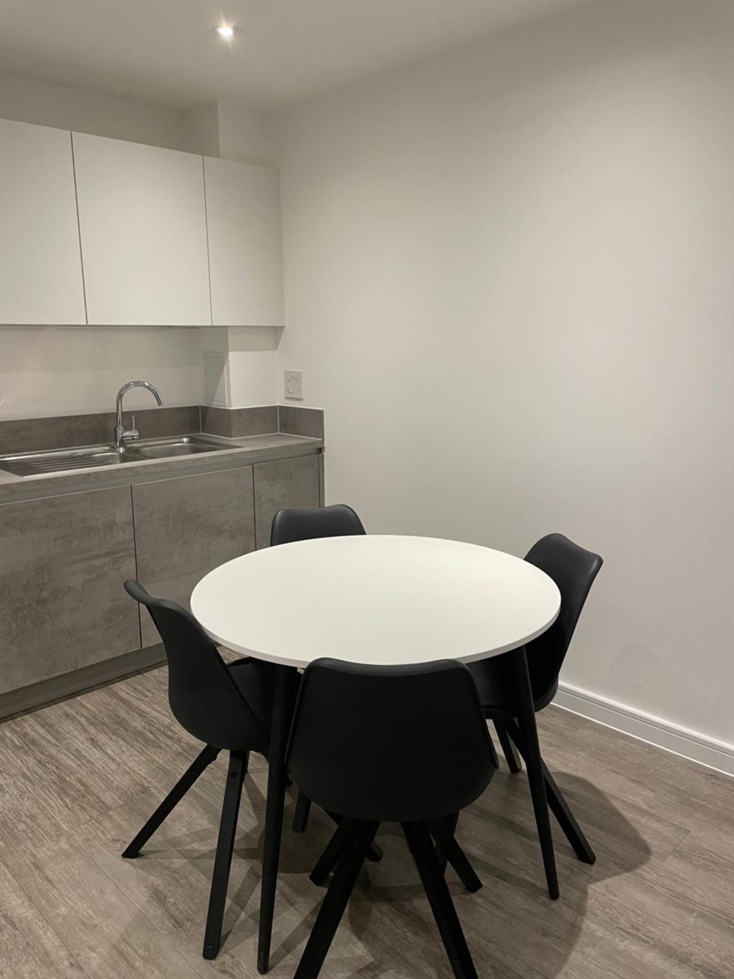 Luxurious 2 Bedroom *